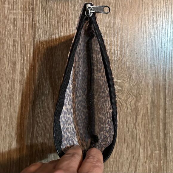 NWOT … Leopard Print Makeup / Cosmetic Bag - Picture 3 of 3